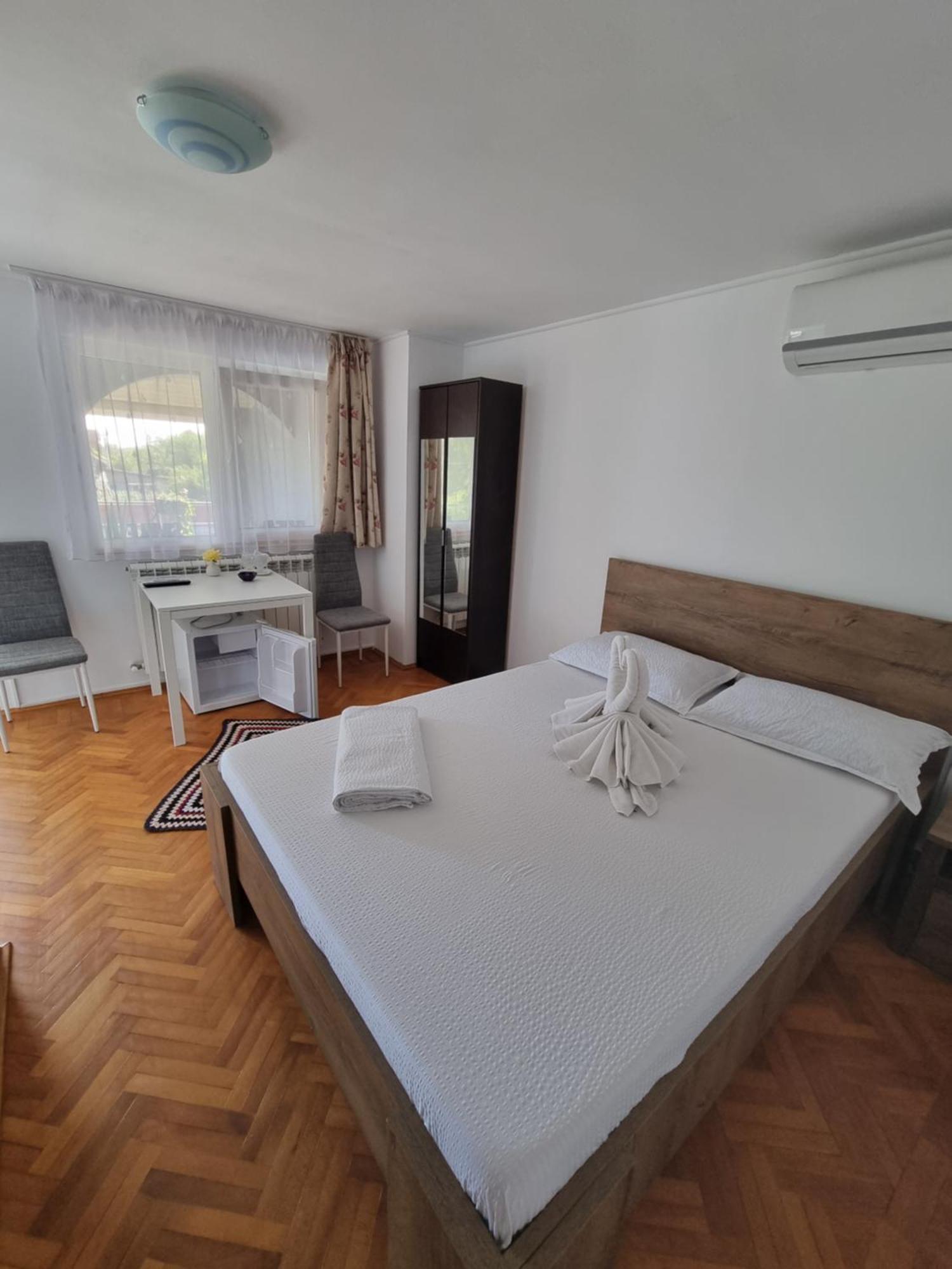 Casa Cu Trandafiri Murighiol Bagian luar foto