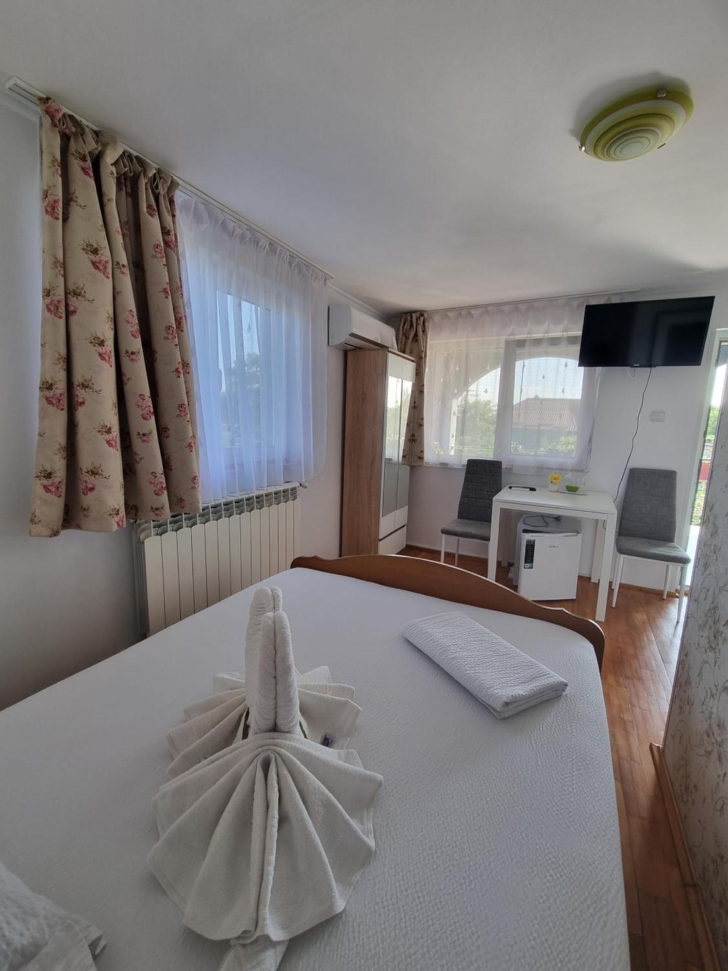 Casa Cu Trandafiri Murighiol Bagian luar foto